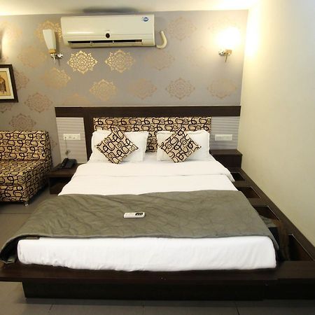 Oyo 4161 Hotel Shailly Inn Ahmedabad Bagian luar foto