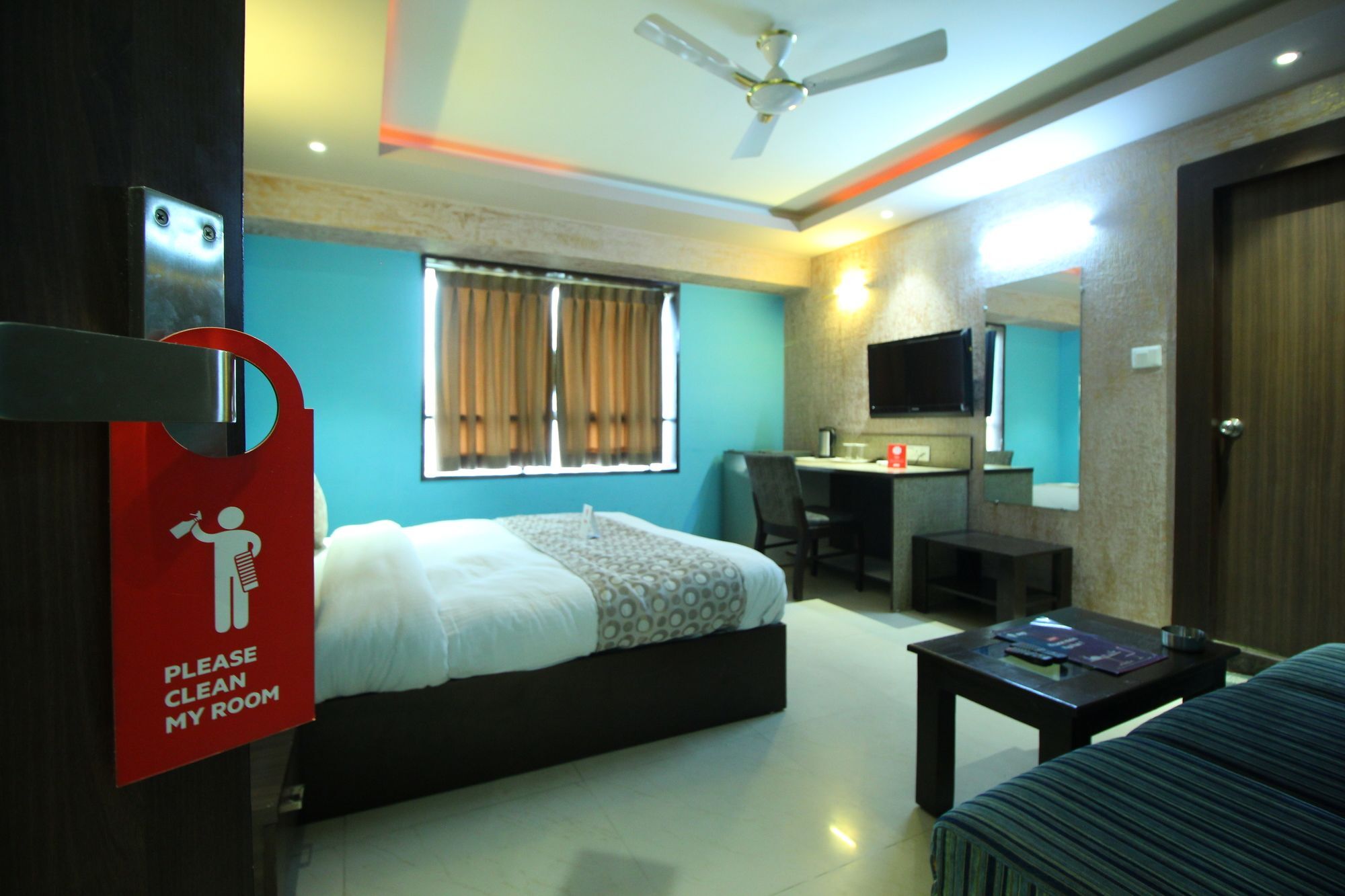 Oyo 4161 Hotel Shailly Inn Ahmedabad Bagian luar foto