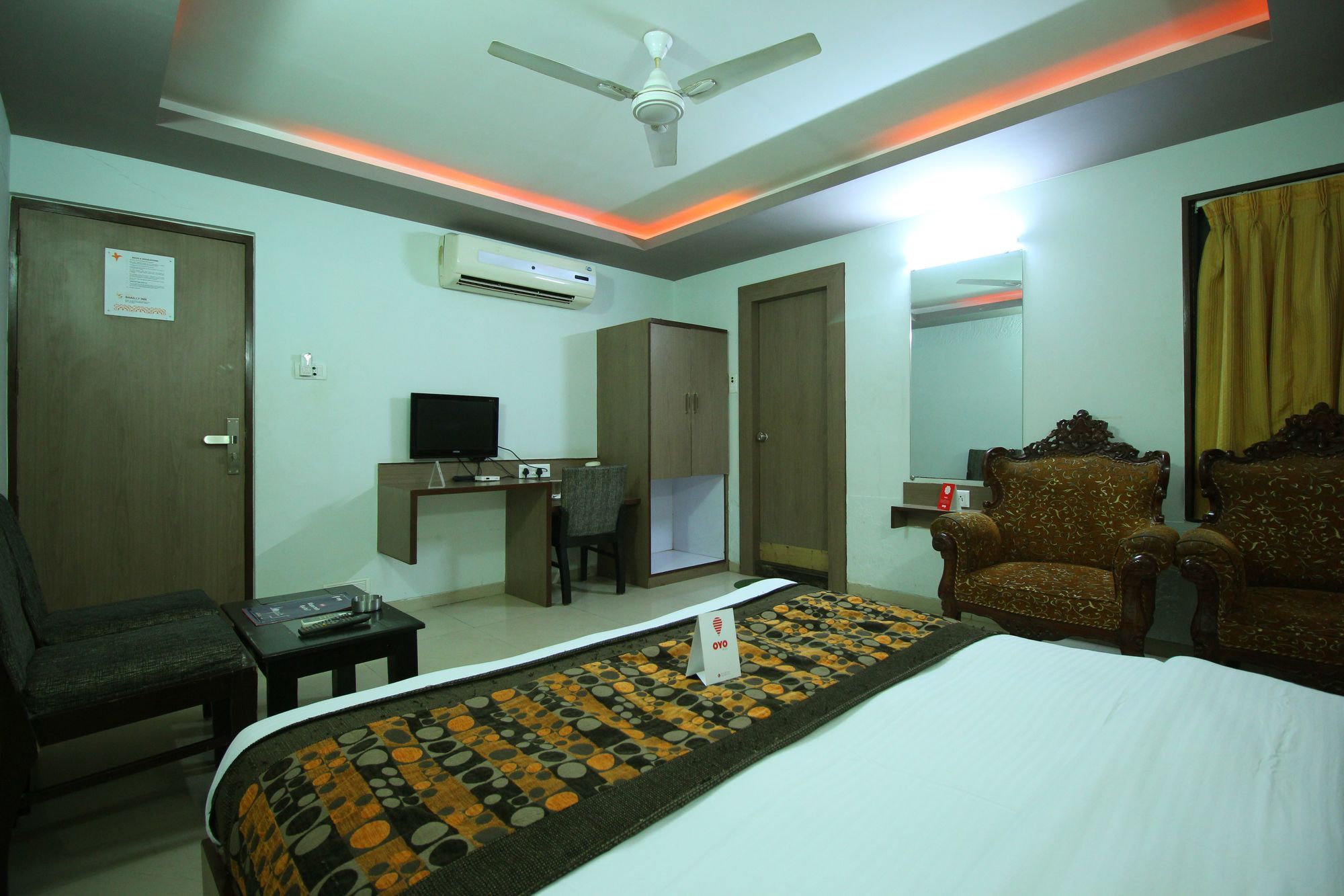 Oyo 4161 Hotel Shailly Inn Ahmedabad Bagian luar foto
