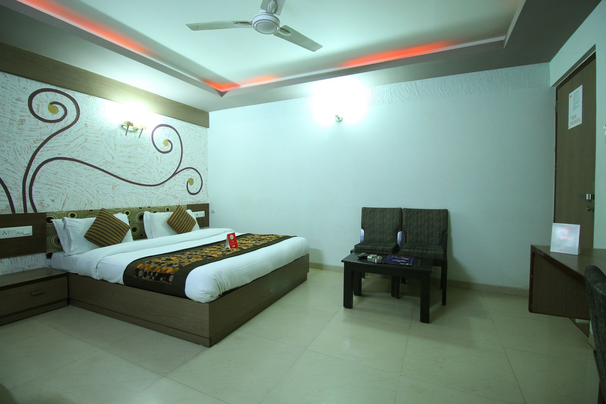 Oyo 4161 Hotel Shailly Inn Ahmedabad Bagian luar foto