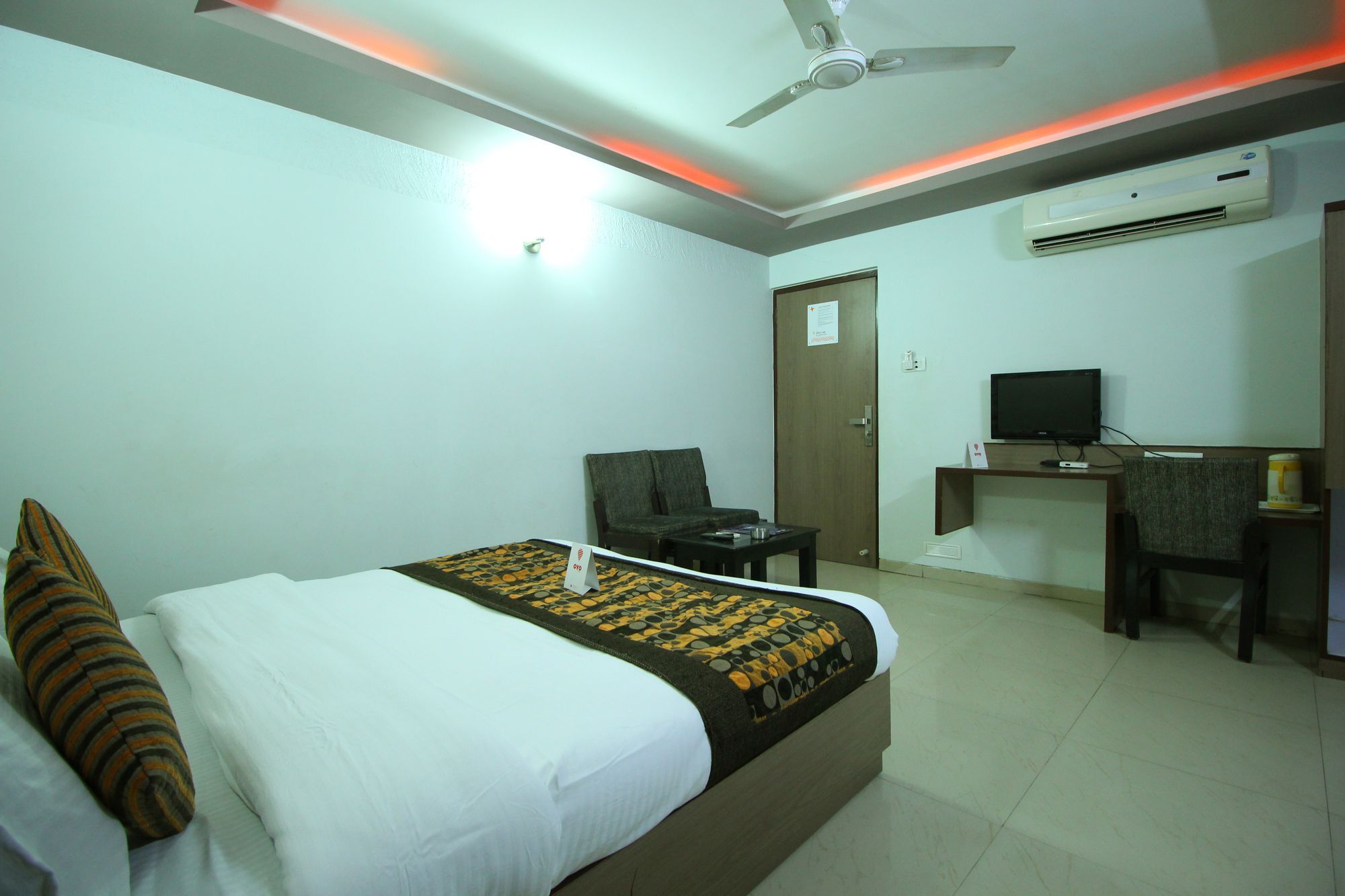 Oyo 4161 Hotel Shailly Inn Ahmedabad Bagian luar foto