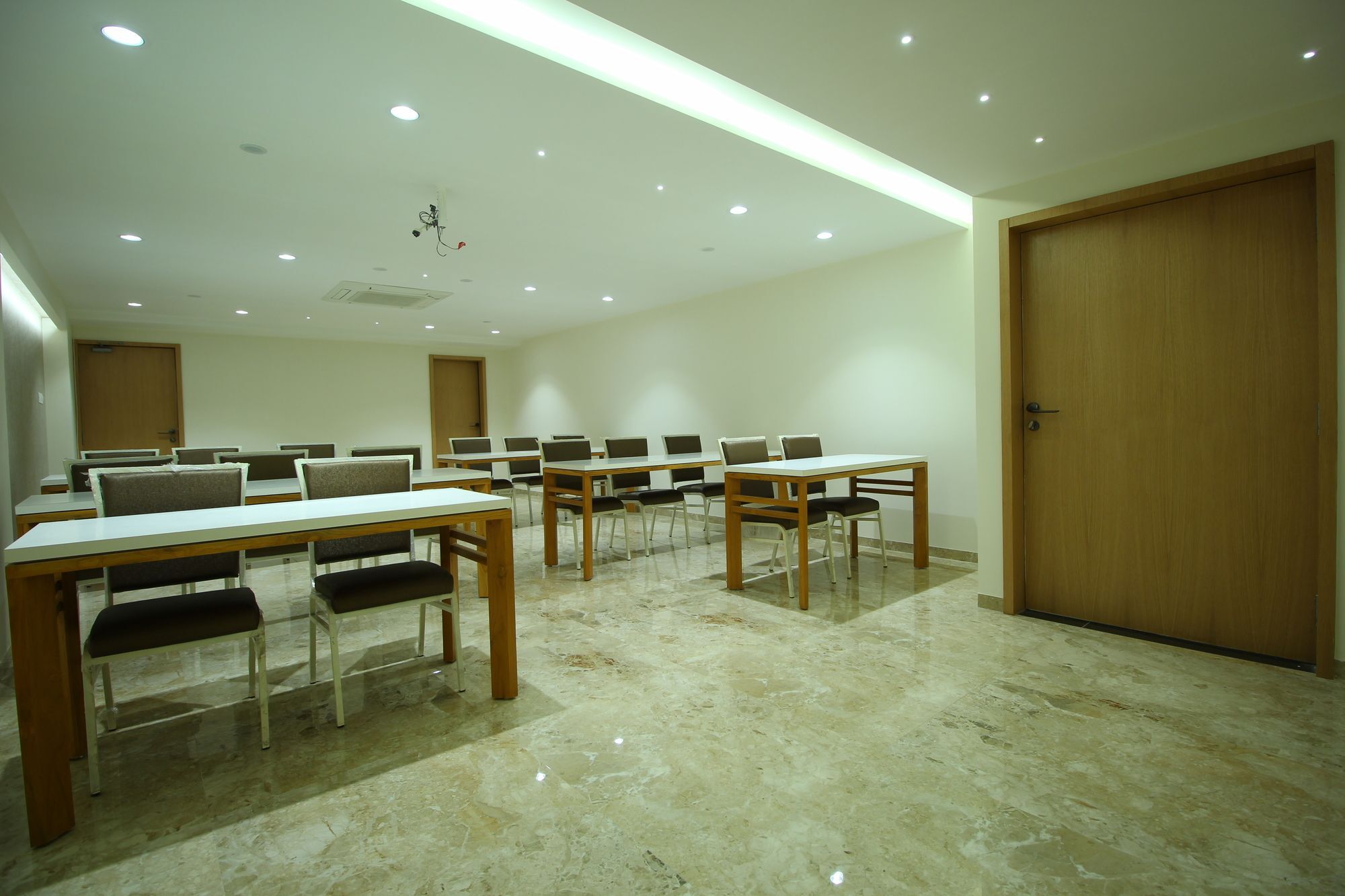 Oyo 4161 Hotel Shailly Inn Ahmedabad Bagian luar foto