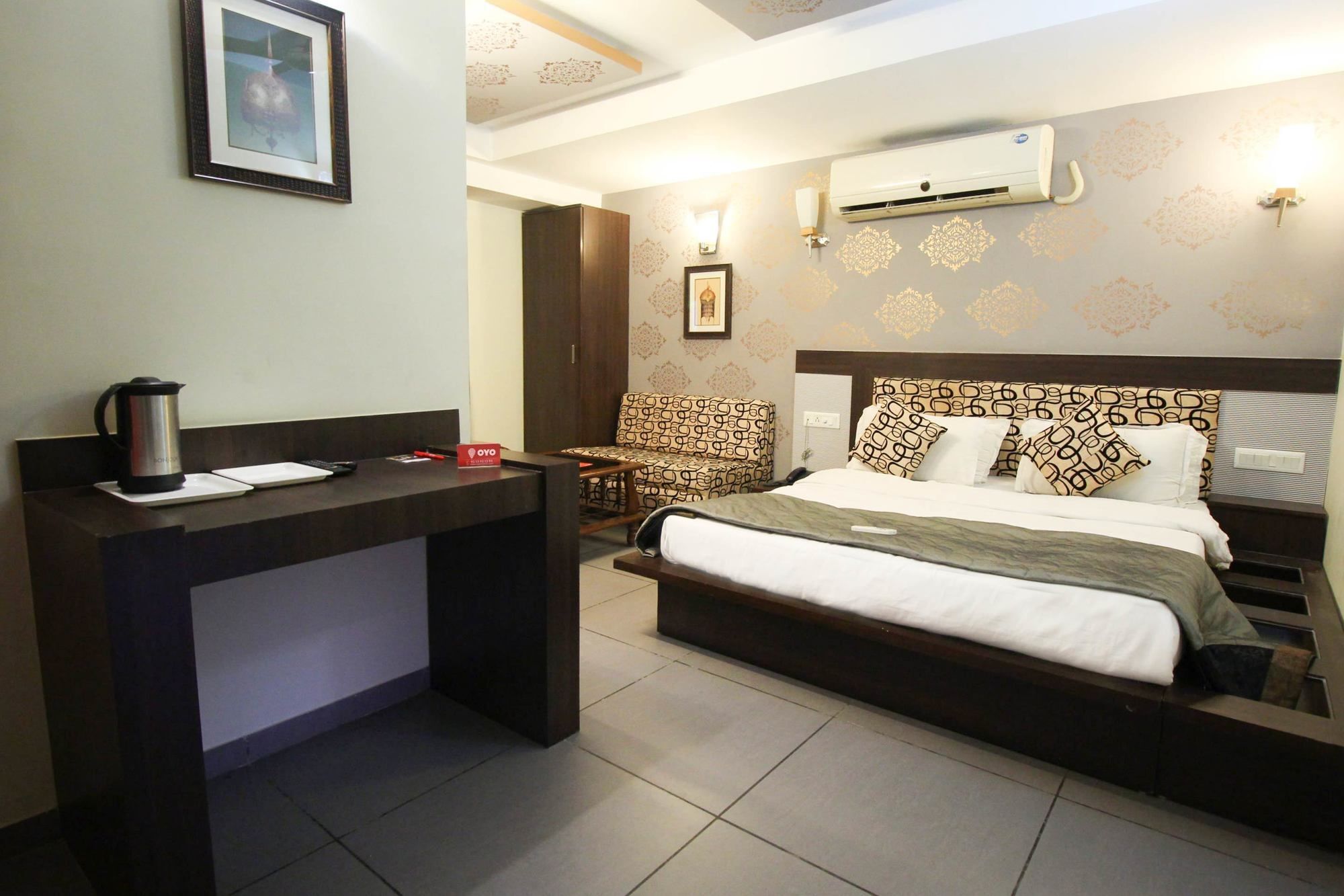 Oyo 4161 Hotel Shailly Inn Ahmedabad Bagian luar foto